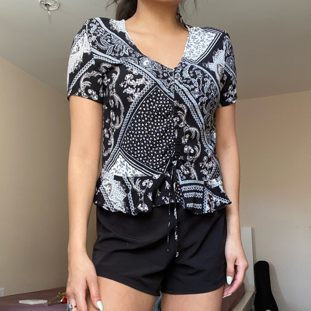 H&M black and White Top